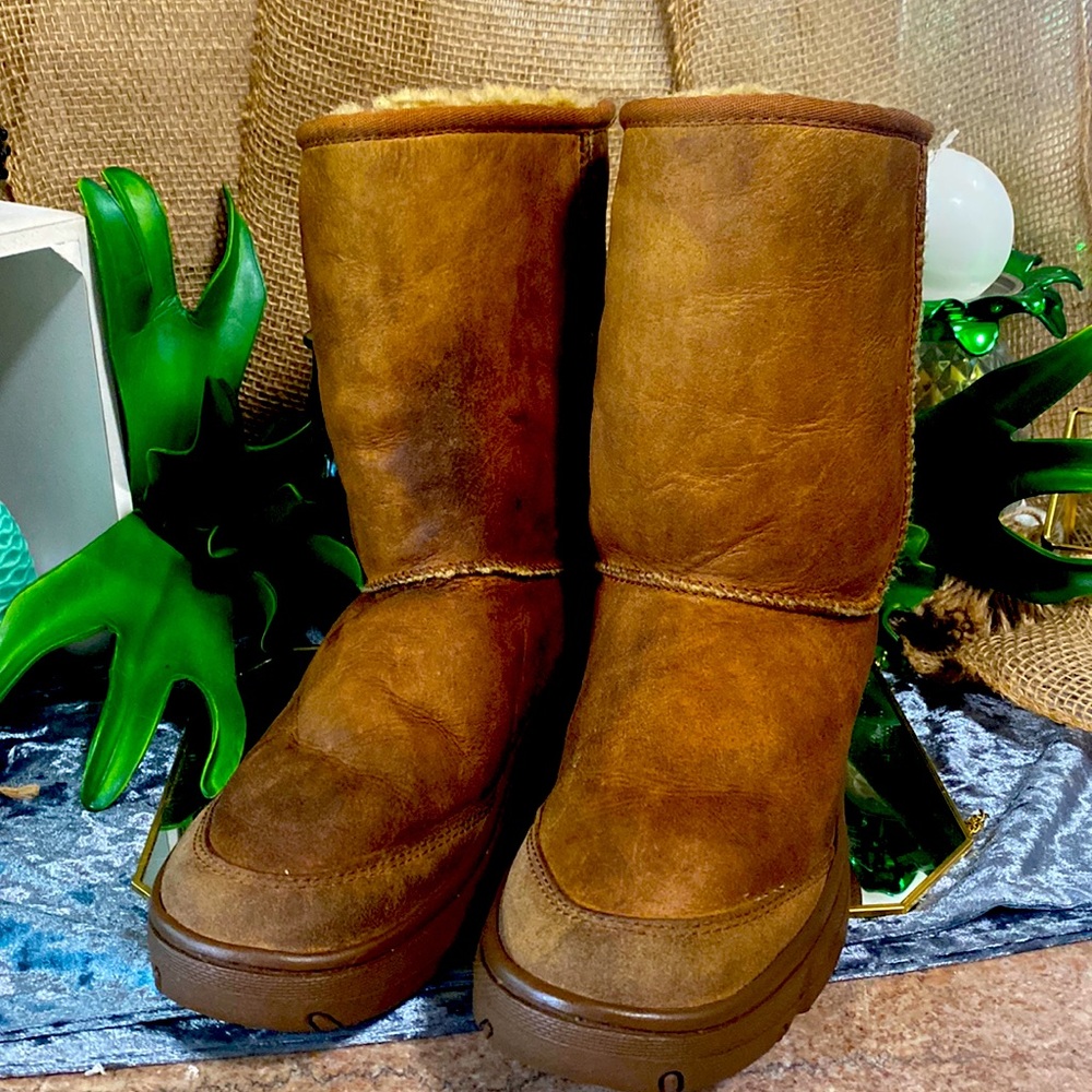 UGG| Ultimate Short 5275 Women’s Sheepskin Boot